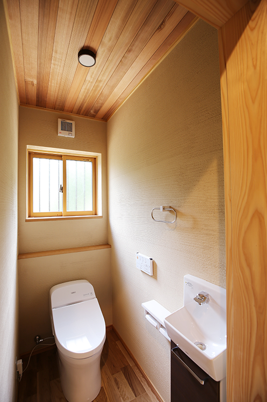 実例03自然を感じる美しい太鼓梁がつづく家