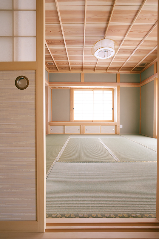 実例03自然を感じる美しい太鼓梁がつづく家