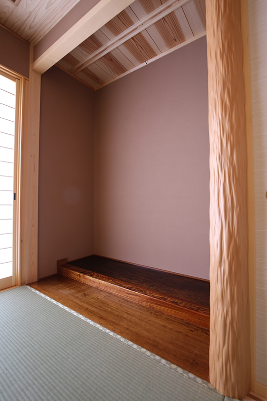 実例03自然を感じる美しい太鼓梁がつづく家