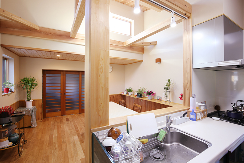 実例04柔らかい陽がそそぐダイニングキッチンの増築