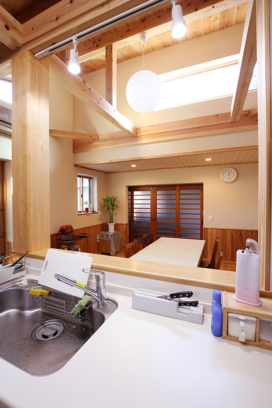 実例04柔らかい陽がそそぐダイニングキッチンの増築