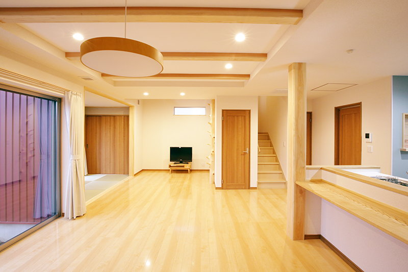 実例05自然木と大きな吹き抜けの家