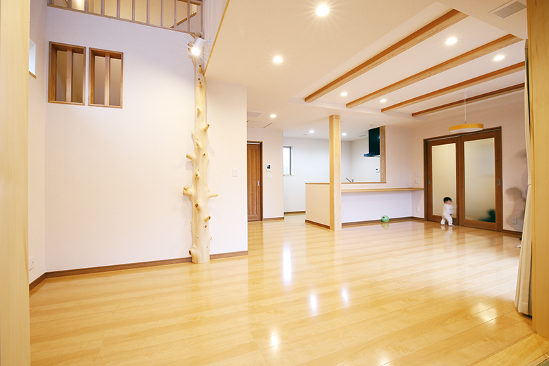 実例05自然木と大きな吹き抜けの家