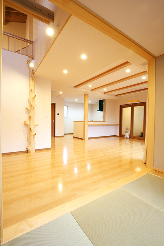 実例05自然木と大きな吹き抜けの家