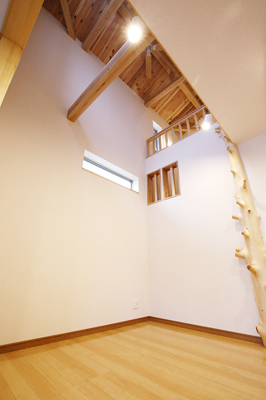 実例05自然木と大きな吹き抜けの家