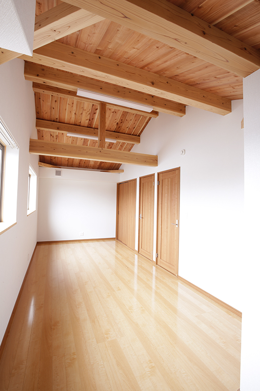 実例05自然木と大きな吹き抜けの家